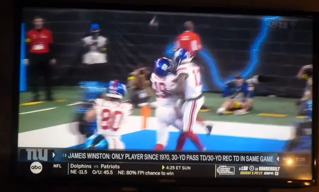 SAMSUNG 40" LED TV W/ ACCESSORIES in TVs in City of Montréal - Image 7