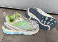 Espadrilles Nike taille 7 enfant bébé / souliers