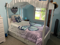 Twin canopy trundle bed and martresses 