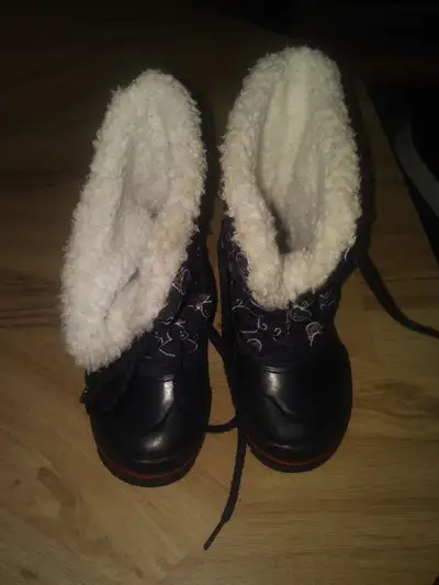 Winter boots, View more