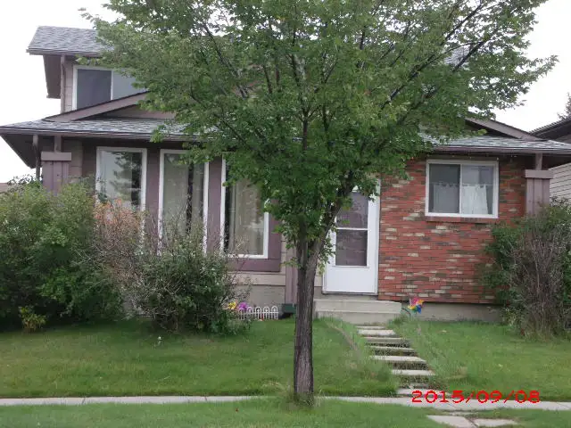 Room near Rundle Train Station NE and Mall62864754585986123
