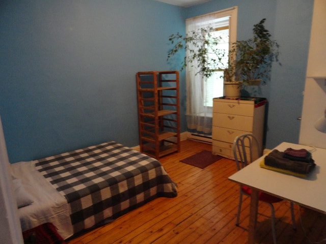 Grand 7 et demi sur 2 étages à partager.TOUT INCLUS centre ville — photo 2