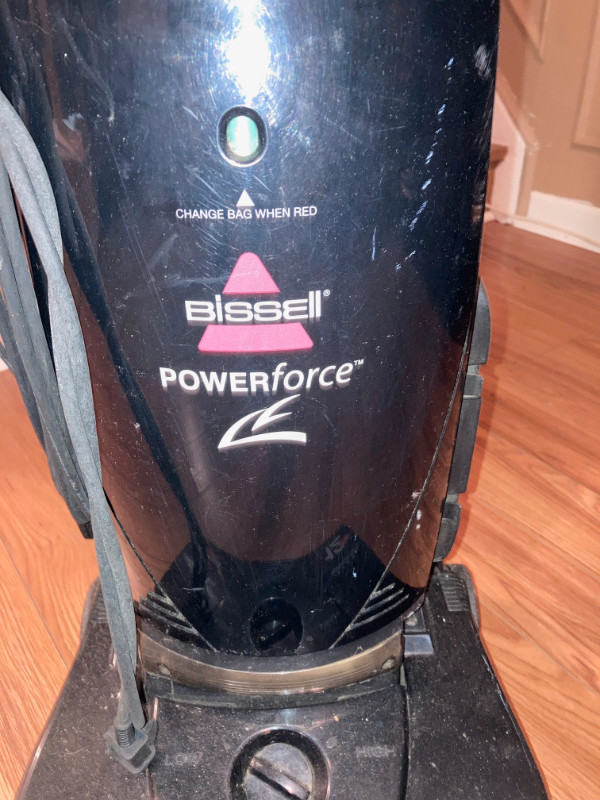 Power force Bissell vacuum cleaner Model 3522 - 1 in Vacuums in Mississauga / Peel Region - Image 3