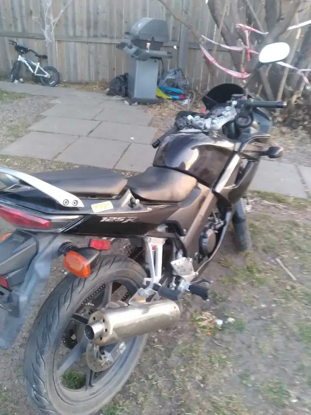 08 CBR 125R in Sport Bikes in Edmonton - Image 3