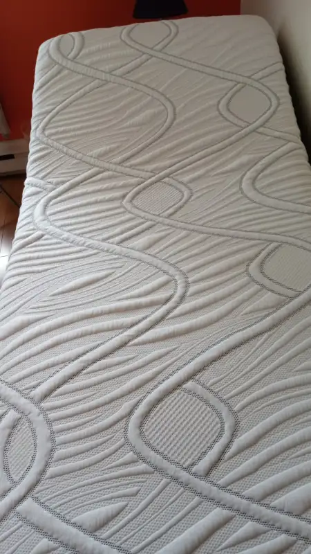 Lit ajustable in Beds & Mattresses in City of Montréal - Image 3