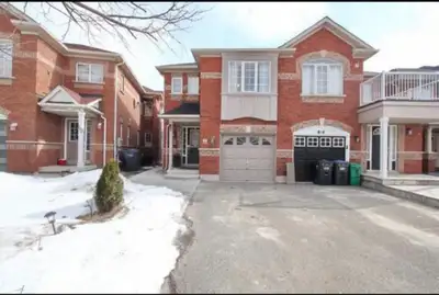 3 Bed 3 Bed House available for rent from March 1. Dm for more details Location : close to Mc Laughl...