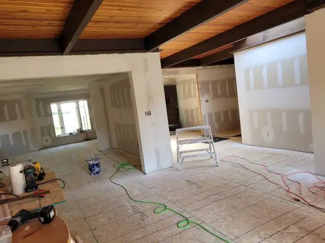 Professional Drywall TAPER in Drywall & Stucco Removal in Oakville / Halton Region - Image 10