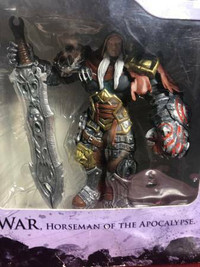 THQ 2009 Darksiders War Horseman of the Apocalypse Figure & Swor