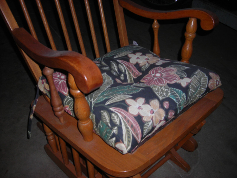 Oak Rocking / Glider Chair Chairs & Recliners ChathamKent Kijiji