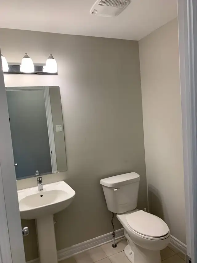 A specious private room available for rent in Room Rentals & Roommates in Ottawa - Image 7