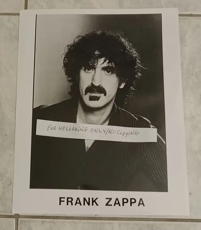 FRANK ZAPPA PROMO BLACK AND WHITE 8X10-INCH GLOSSY PHOTO!! in Other in Mississauga / Peel Region - Image 2