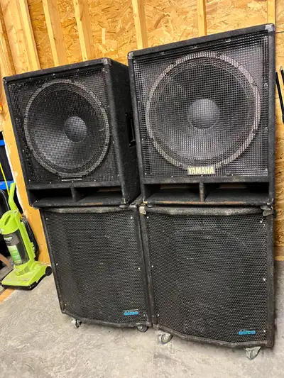 YORKVILLE PULSE 153 SPEAKER CABINETS 3 way speakers with 15" woofer, horn and tweeter 250 watt nomin...