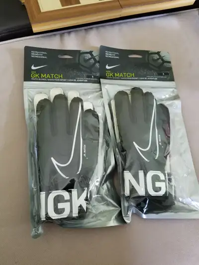 Youth Soccer Goalie Gloves   ***BRAND NEW, View more