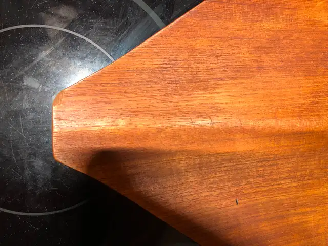 Teak trays and porcelain cake plate (Various items)63013093290115124