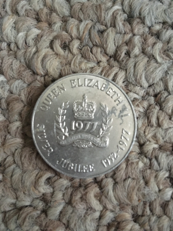 Three Queen Elizabeth II photos and Silver Jubilee coin in Arts & Collectibles in Barrie - Image 4