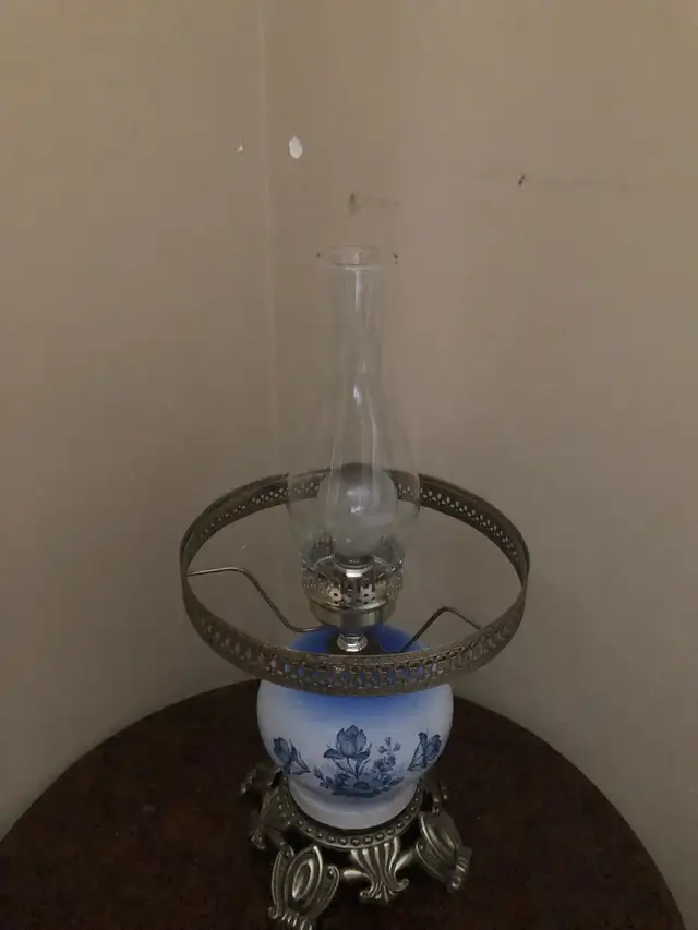 vintage hurrican lamp in Indoor Lighting & Fans in Guelph - Image 4