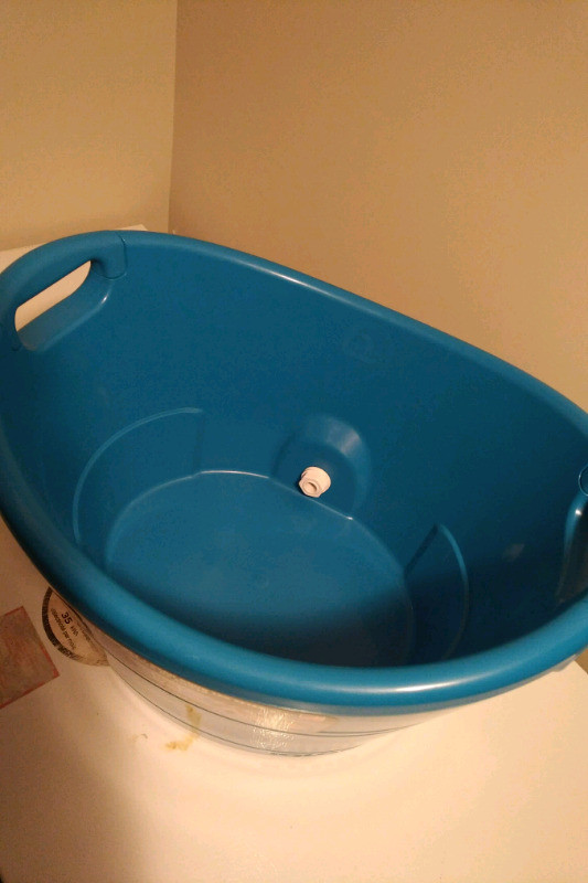 Party bucket in Other in Oakville / Halton Region - Image 2