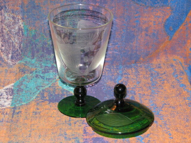 Vintage Green and Etched Candy Dish in Arts & Collectibles in Stratford - Image 2