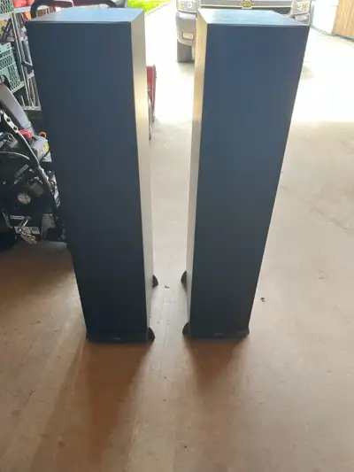 Selling 2 x Klipsch Tower Speakers Model: RF-800 Black 150W Input Power 8 Ohm