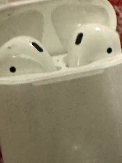 Apple AirPods 2 (2019) A2031 en excellent état à 50 $, View more