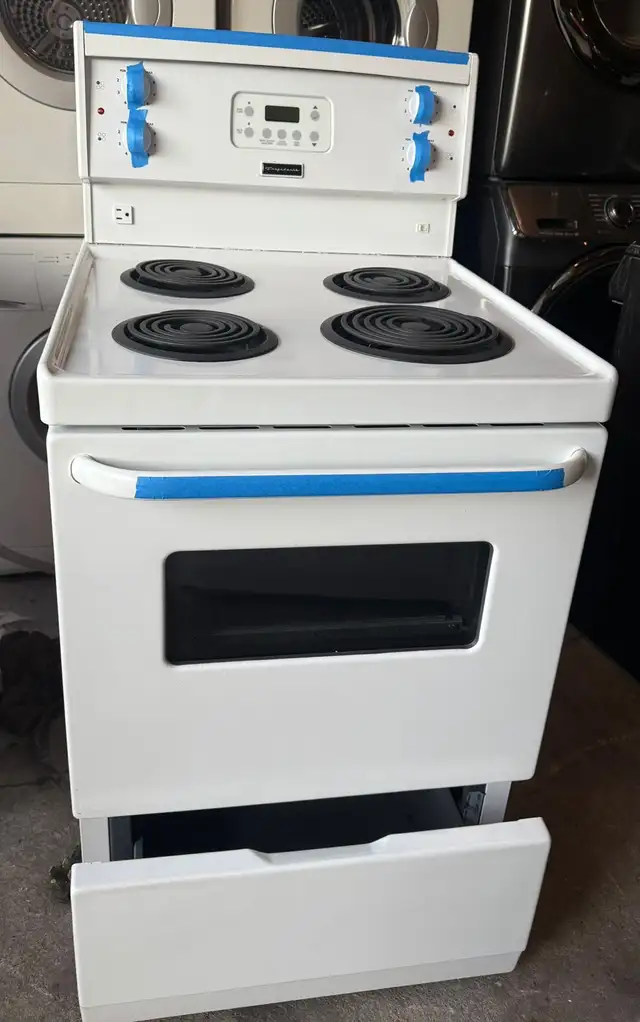 24” FRIGIDAIRE ELECTRIC SLIDE IN COIL TOP STOVE APARTMENT SIZE in Stoves, Ovens & Ranges in City of Toronto - Image 3