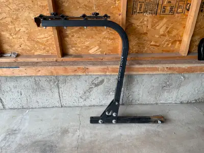 REESE Outfitter Adventure System Heavy duty four bike rack. fits a 2" hitch receiver. $100.00 or rea...
