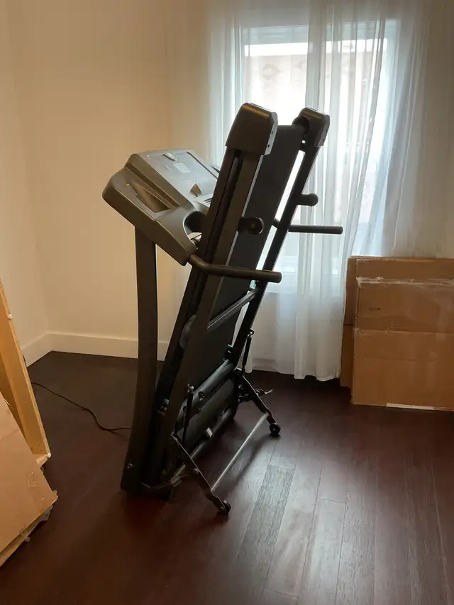 TREADMILL FOR SALE449046339986411520