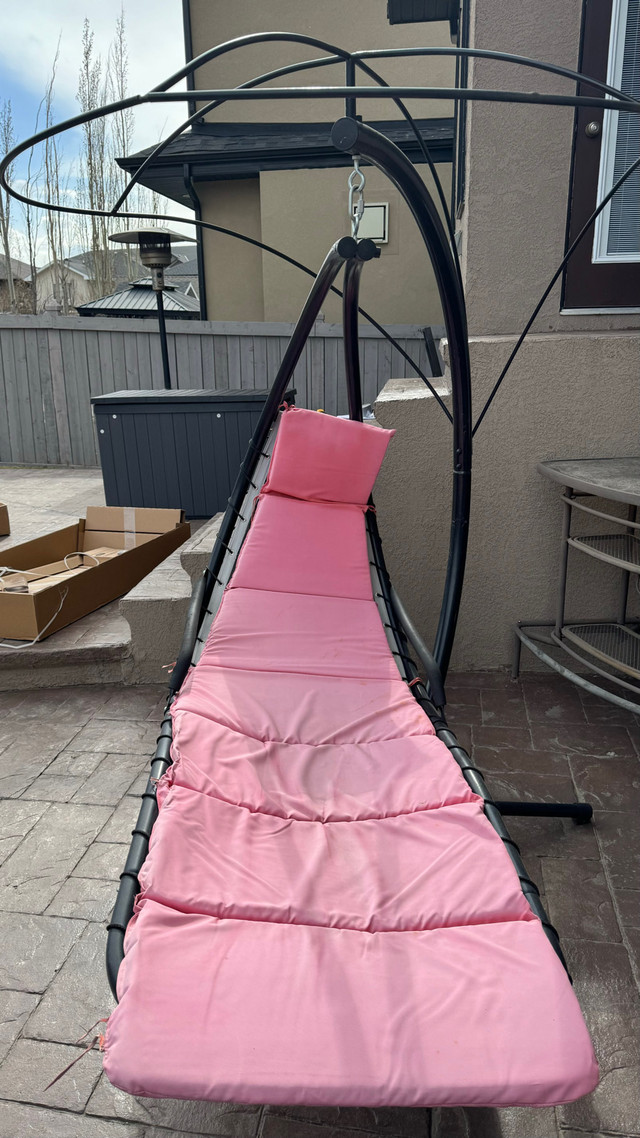 Patio swing only $100 dans Mobilier pour terrasse et jardin  à Ville d’Edmonton