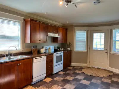 AIRPORT HEIGHTS - 4 BEDROOM HOME