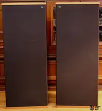 Several Bookshelf sizes speakers
