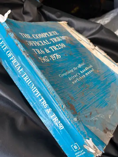 Complete official triumph TR6 and TR250 workshop manual. For cars 1967-1976. Detailed illustrations...