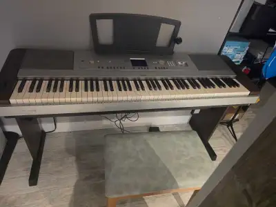 piano yamaha DGX 640, View more