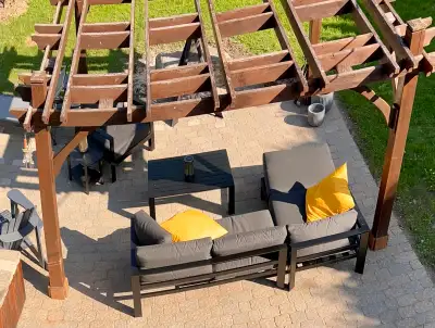 Patio sectional L shaped with side Chair and table in Aluminum / Charcoal Gray high resistance Cushi...