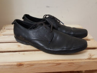 Lacoste    Black   Leather Dress Shoe ⎮ Size 9 Mens