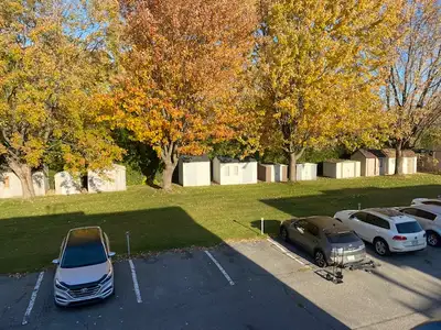 Boucherille 5 1\2 près des services, bois franc, SDL séparé