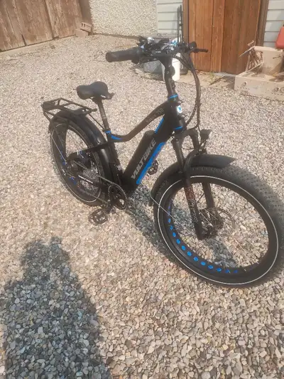 Near brand new 750 ebike with 26/4' tirres, View more