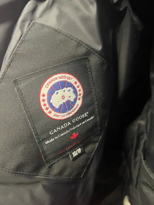 Canada Goose Down Parka - Black in Women's - Tops & Outerwear in Mississauga / Peel Region - Image 5