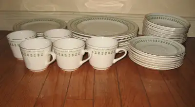 White Dinnerware Sets / Plates with Gold Rim / Flatware, View more