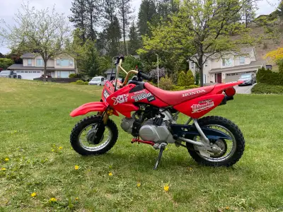 Spring is there and with it the wonderful season of off road motorcycles!This super fun crf50 Honda...