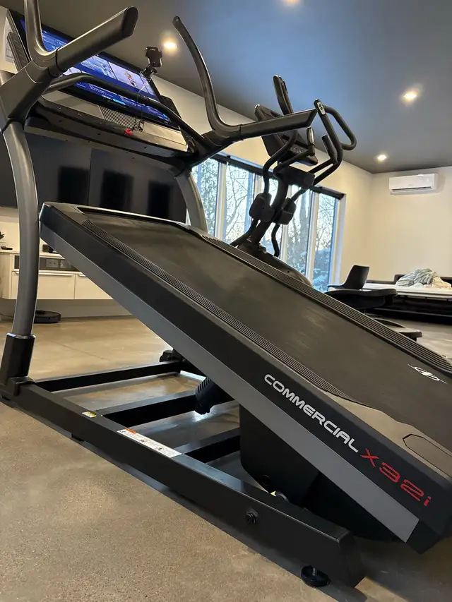 Nordic Track x32i Commercial Treadmill in Exercise Equipment in Kitchener / Waterloo - Image 5