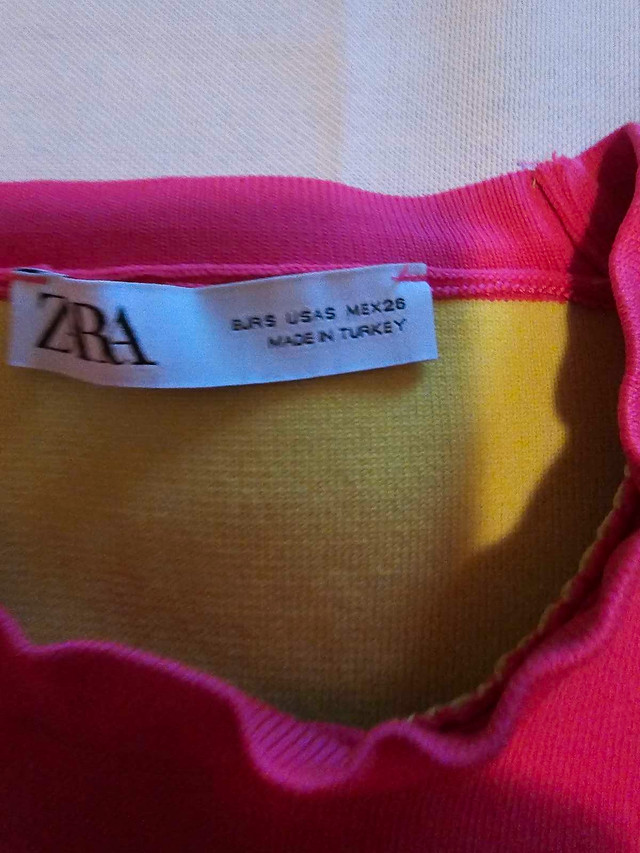 Zara women's size small  $5 each dans Femmes - Hauts et vêtements d'extérieur  à Ville de Montréal - Image 2