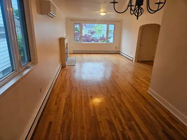 Bright, spacious 3 bedroom Westend Unit