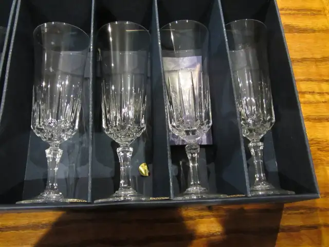 Cristal d'Arques 24% Pbo 4 1/4 oz Longchamp Lead Crystal Glasses in Kitchen & Dining Wares in Oakville / Halton Region - Image 4