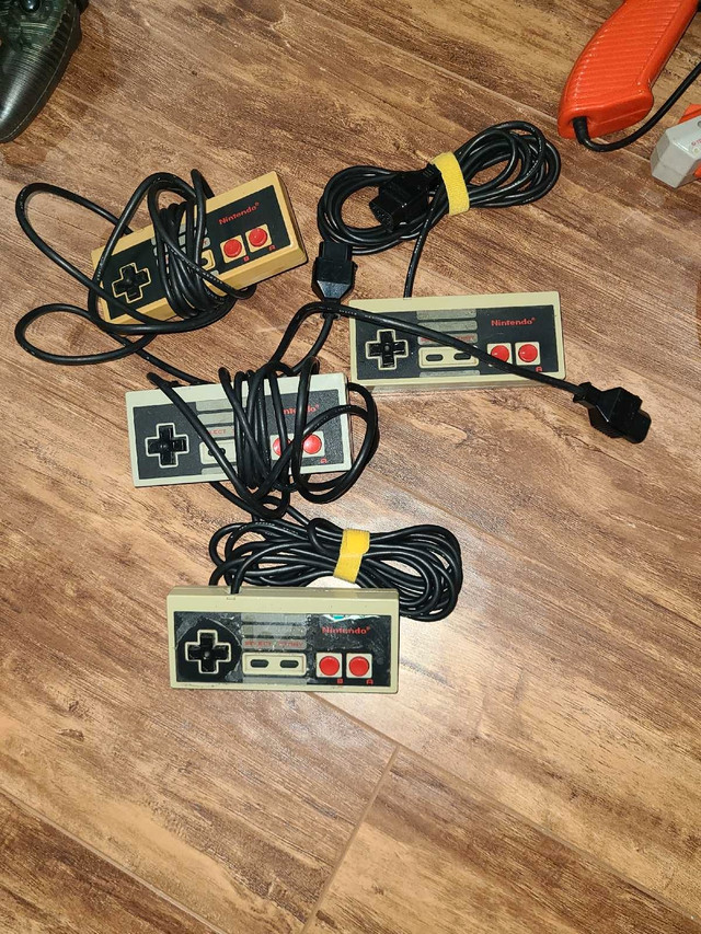 NES Controllers for $25 each. Four left  in Older Generation in Mississauga / Peel Region