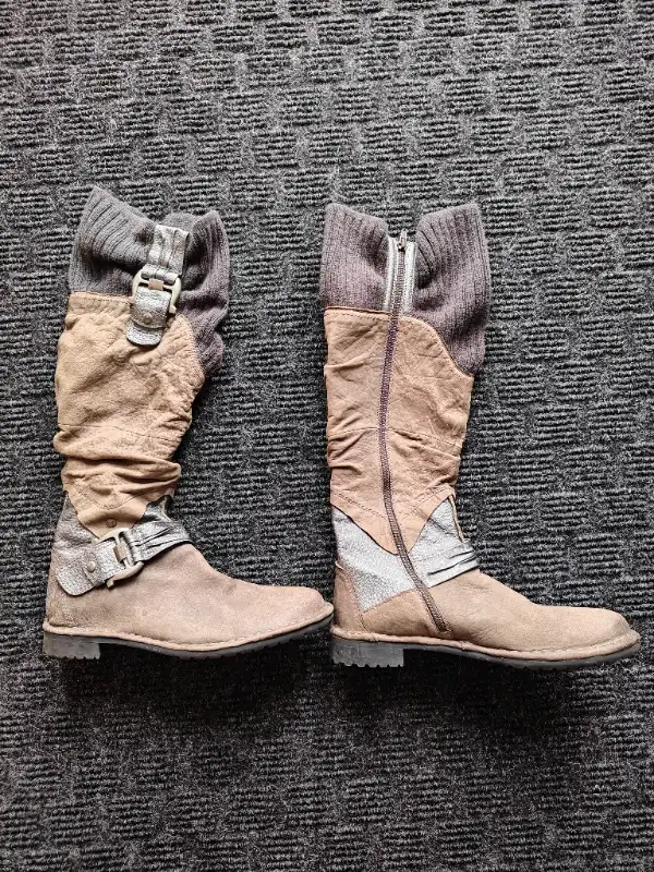 MAM’zelle Tall Leather Winter Boots - Size EUR 40  (US 8) in Women's - Shoes in Calgary - Image 2