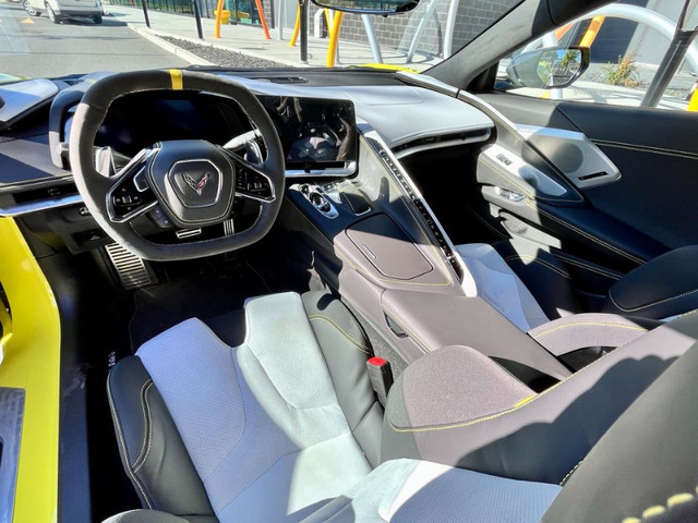 2022 Chevrolet Corvette C8R dans Autos et camions  à Drummondville - Image 3