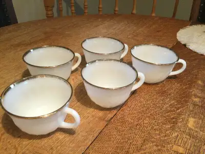 Vintage Fire King   5 tasses+ 1 assiette+  lait +Sucre 22 K, View more