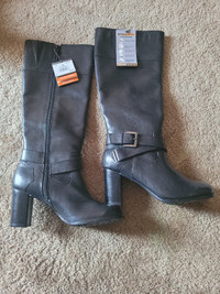 DenverHayes Ladies boots brand new