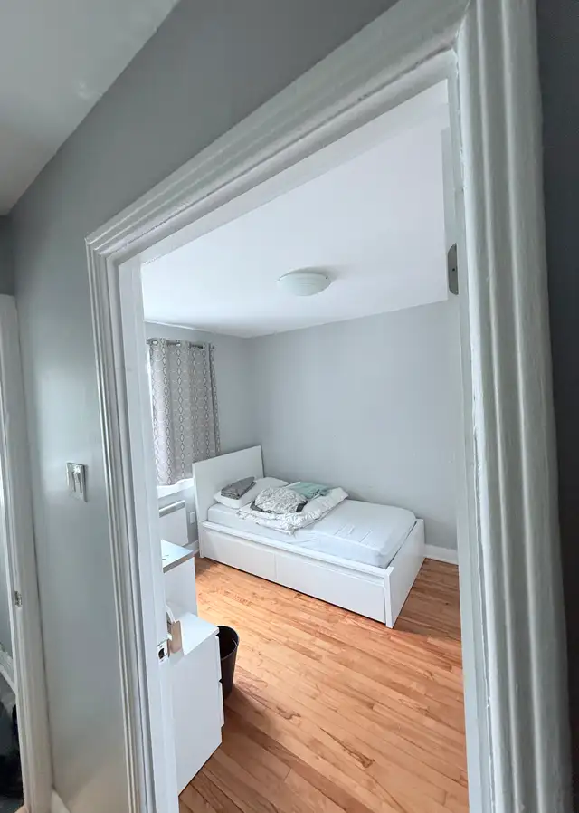 URGENT - LEASE ASSIGNMENT - Furnished room available 1st July62867602443395120