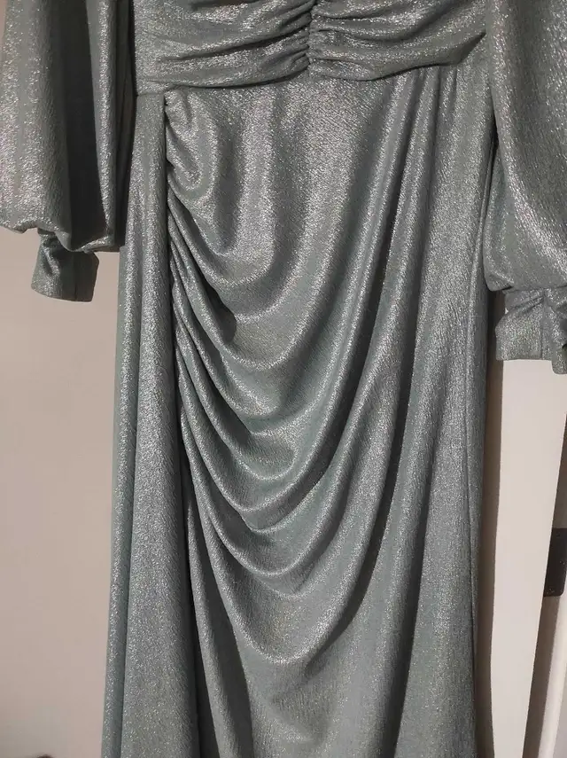 Grad dress  in Women's - Dresses & Skirts in Edmonton - Image 5